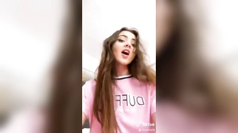 Taradinha peituda adora se exibir em vídeo pelada