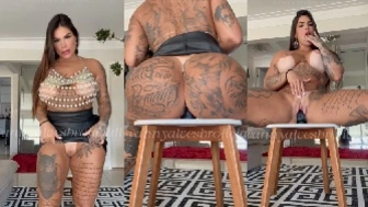 Anny Alves gozando gostoso ao sentar forte em consolo negão