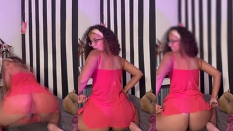 Dancer Hot dançando funk de quatro mostrando a buceta e o cuzinho