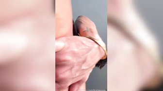 AhJaponesa porno caseiro passando o dedo na buceta melada de tesão