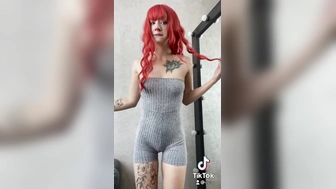 Ruiva magrinha bucetuda se exibindo peladinha gostosa