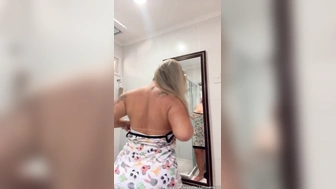 Juli Figueiro erome gostosa rebolando só de pijama no banheiro