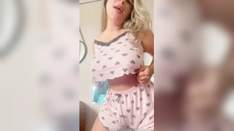 Juli Figueiro cuzuda rebolando e se exibindo cheia de tesão