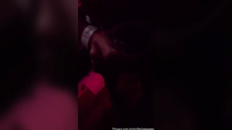 Gataaasp porn roçando a buceta na piroca sem calcinha na balada