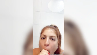 Privado da Bero vazou na net chupando um pau de borracha