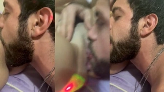 Macla porno gozando no sexo oral do macho barbudo