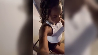 Ondejesseviu Xvideos pelada exibindo o cu e a buceta na cama