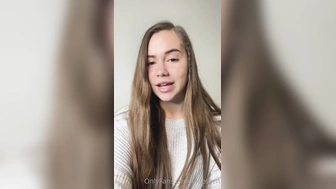 Onlyfans Jade Teen falando putaria para os seguidores sortudos