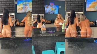 Clara Dalcol videos se exibindo peladinha na cozinha com uma amiga gostosa