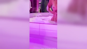 Luana Danada gp empinando o rabo gostoso na hidromassagem