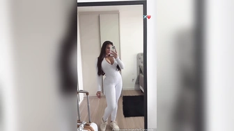 Clary Costa acompanhante se exibindo de roupa colada nos stories