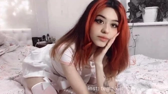 TermKill porn provocando sem calcinha na cama