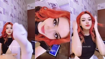 TermKill nua mostrandos os pés em um porno de fetiche