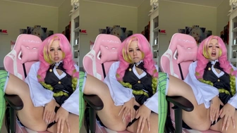 Kinechanvip Onlyfans se masturbando usando um cosplay de anime