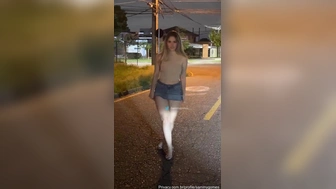 Sammy Gomes nude tirando a calcinha em publico no meio da rua