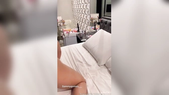 Sammy Gomes pelada sendo fodida por um consolo automático