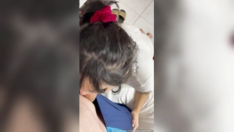 Casal Nerd sexo oral caseiro com a esposa gostosa mamando na pica