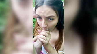 Andriza Haack sex pagando boquete em uma trilha no mato