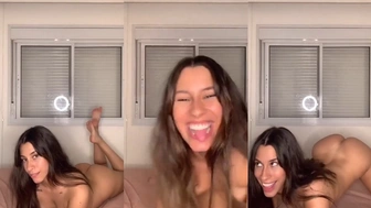 Fernanda Mota Farhat pelada de quatro na cama fazendo cara de puta